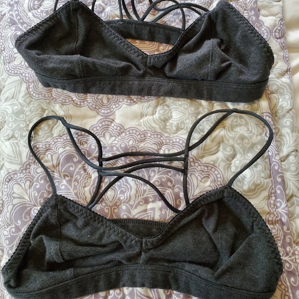2 VS Bralettes